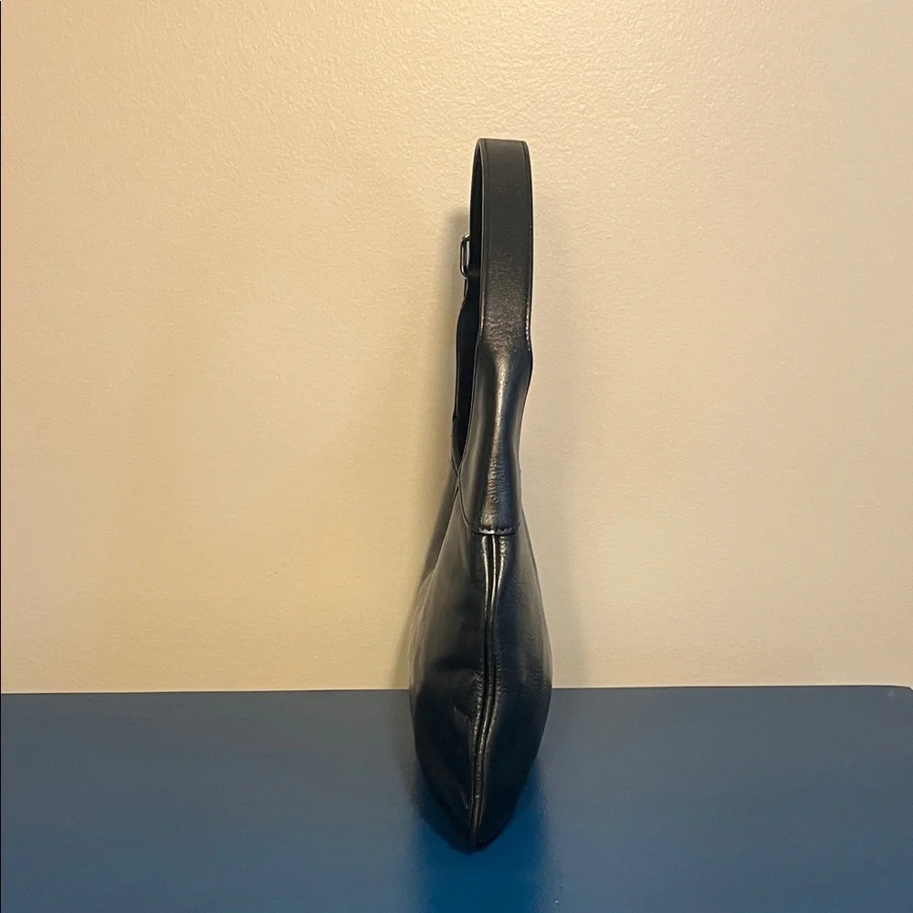 Vintage Banana Republic Classic Black Leather Shoulder Bag - Picture 4 of 16